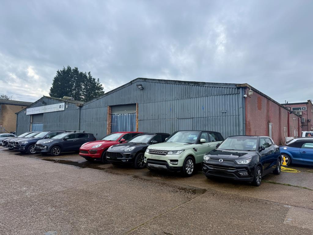 Lot: 45065 - TO BE OFFERED IN OUR 26TH MARCH AUCTION - SUBSTANTIAL COMMERCIAL INVESTMENT OPPORTUNITY WITH PART VACANT POSSESSION - Commercial building